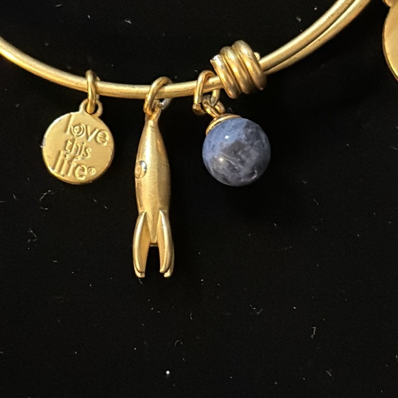 NWOT-Love You To The Moon And Back Bracelet - Picture 3 of 9